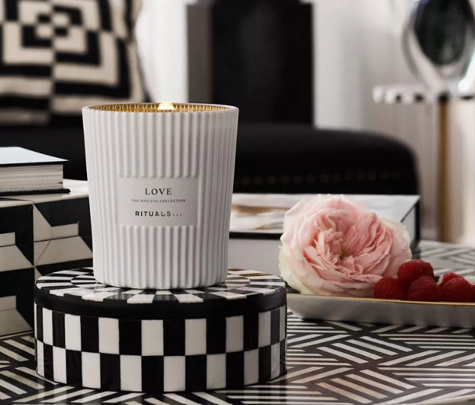 RITUALS Love Scented Candle - Raspberry, Rose and Patchouli - Wooden Wick - Up to 60 Hours Burn Time - 360g