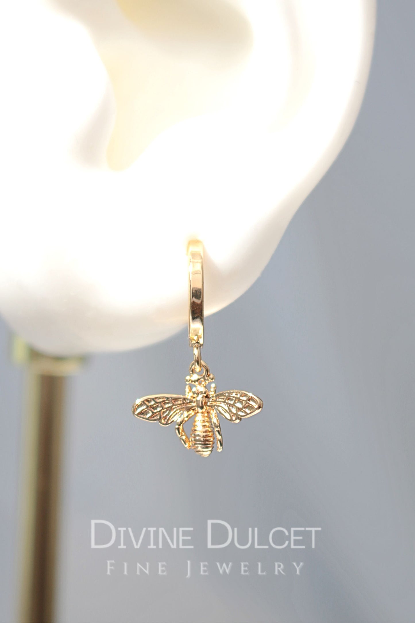 Charming Gold Bee Hoop Earrings 24 Karats - Elegance with Lasting Shine