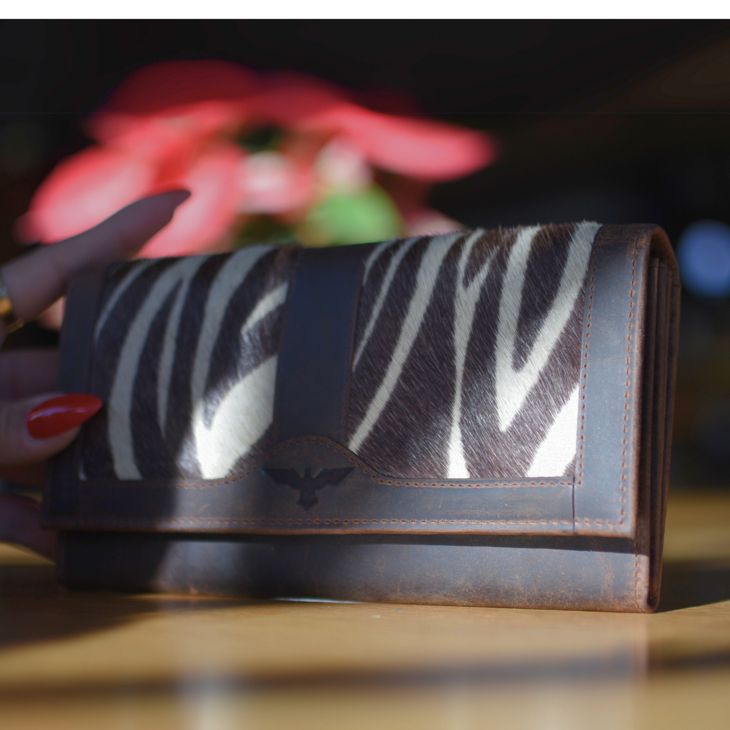 IULIUS Ledergeldbörse mit Zebramuster – kühne Eleganz trifft auf zeitlose Handwerkskunst
