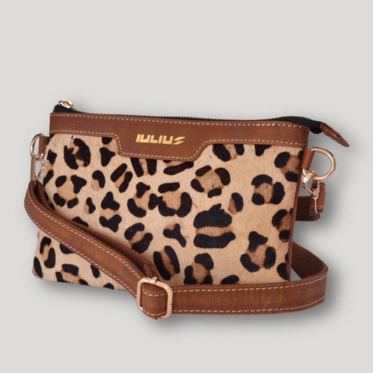 Leopard-Print Leather Purse – Wild Elegance in a Compact Design