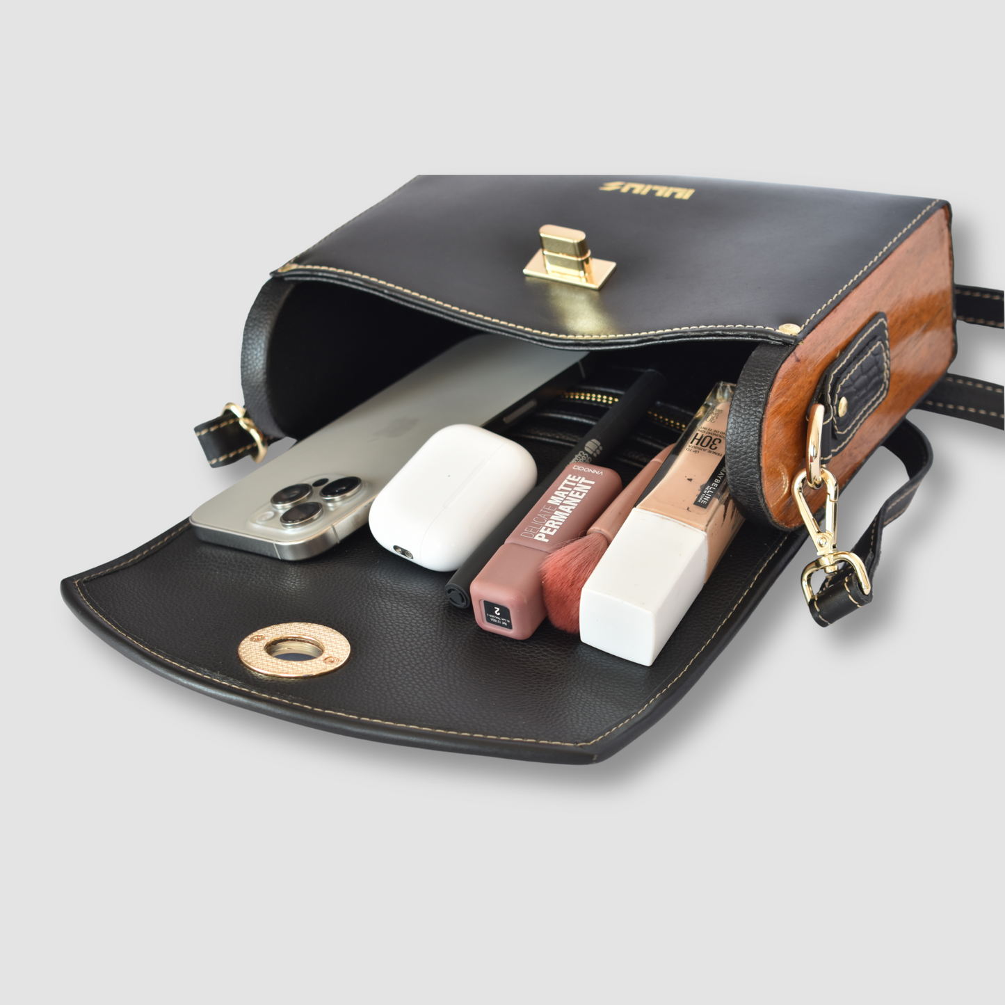 Crocodile-Textured Leather Bag with Natural Wood & Gold Hardware - Stand Out in Style