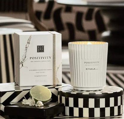 RITUALS The Soulful Collection Positivity Scented Candle - Luxury Wooden Wick Candle - 60 Hour Burn Time