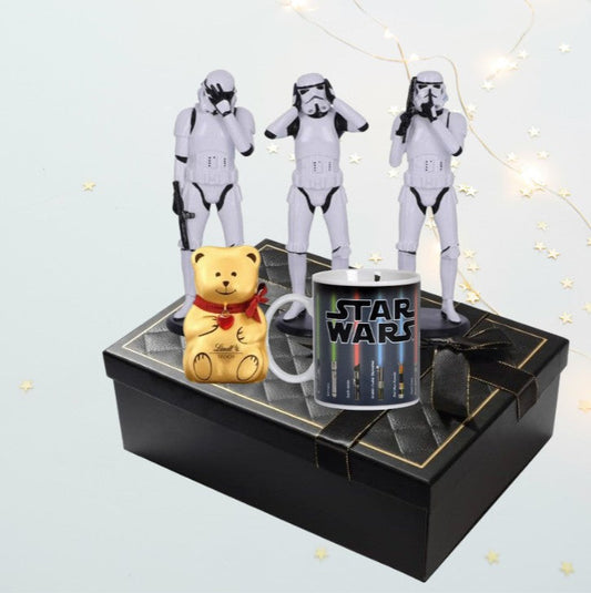 Star Wars Sammler-Geschenkbox – Lindt-Teddybär, Stormtrooper-Figuren &amp; Lichtschwert-Tasse
