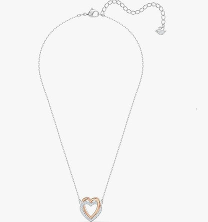 Swarovski Hyperbola Herz-Halskette – Geschenk für Mama – mit lila Schmetterlingsverzierung und Lindt Pralinen