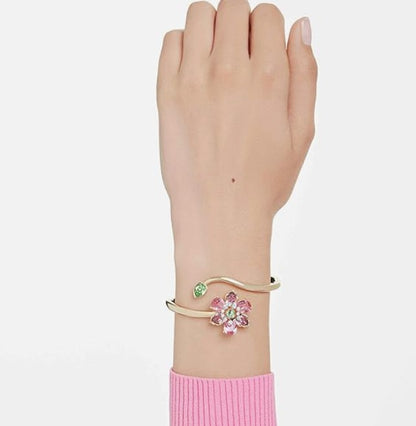 Swarovski Idyllia Blumenarmband – Geschenk für Oma – mit herzförmiger Acrylverzierung und Lindt Pralinen