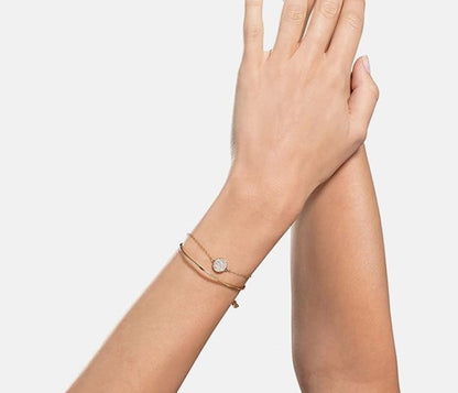 Swarovski Remix Charm-Armband-Weihnachtsgeschenkbox – mit handgefertigten Häkelherzen und Lindt Goldpralinen