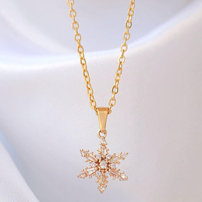 Halskette mit Schneeflocken-Anhänger, 24 Karat vergoldet mit Zirkonia – Zarte Eleganz
