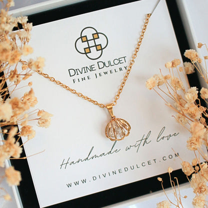 Dazzling Seashell Pendant Necklace - Ocean Glow, Timeless Sparkle