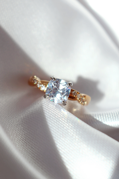 Enchanted Glow – Delicate Fairy Tale Ring  Because every story deserves a sparkling centerpiece.