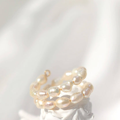 Spiralring mit Süßwasserperlen, 18 Karat vergoldet – Zarte Eleganz, die sich um Ihren Finger legt
