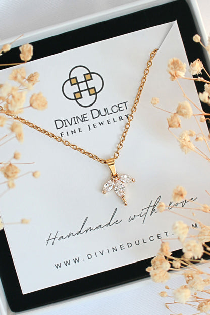 Dainty Flower Petals Pendant Necklace 24k - Elegance in Bloom