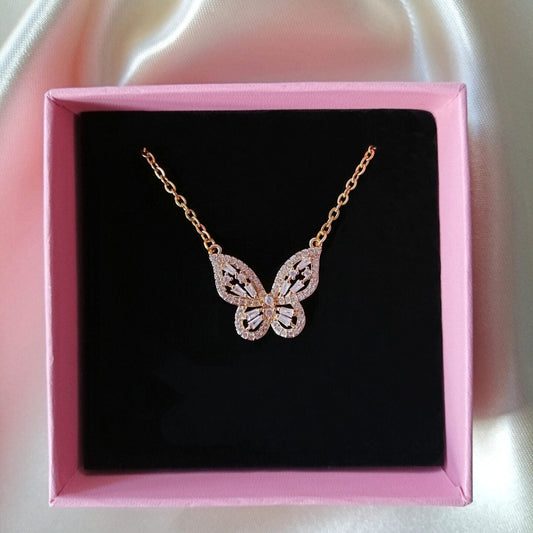 Verträumte Schmetterlingskette – Funkelnde Eleganz