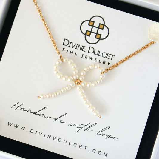 Coquette Bow Halskette 24K vergoldet - Erfreuen Sie sich am Charme einer handgefertigten Schleife