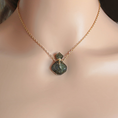 Luxury Natural Crystal Bottle Necklace - Because your favourite scents deserve to travel with you in st