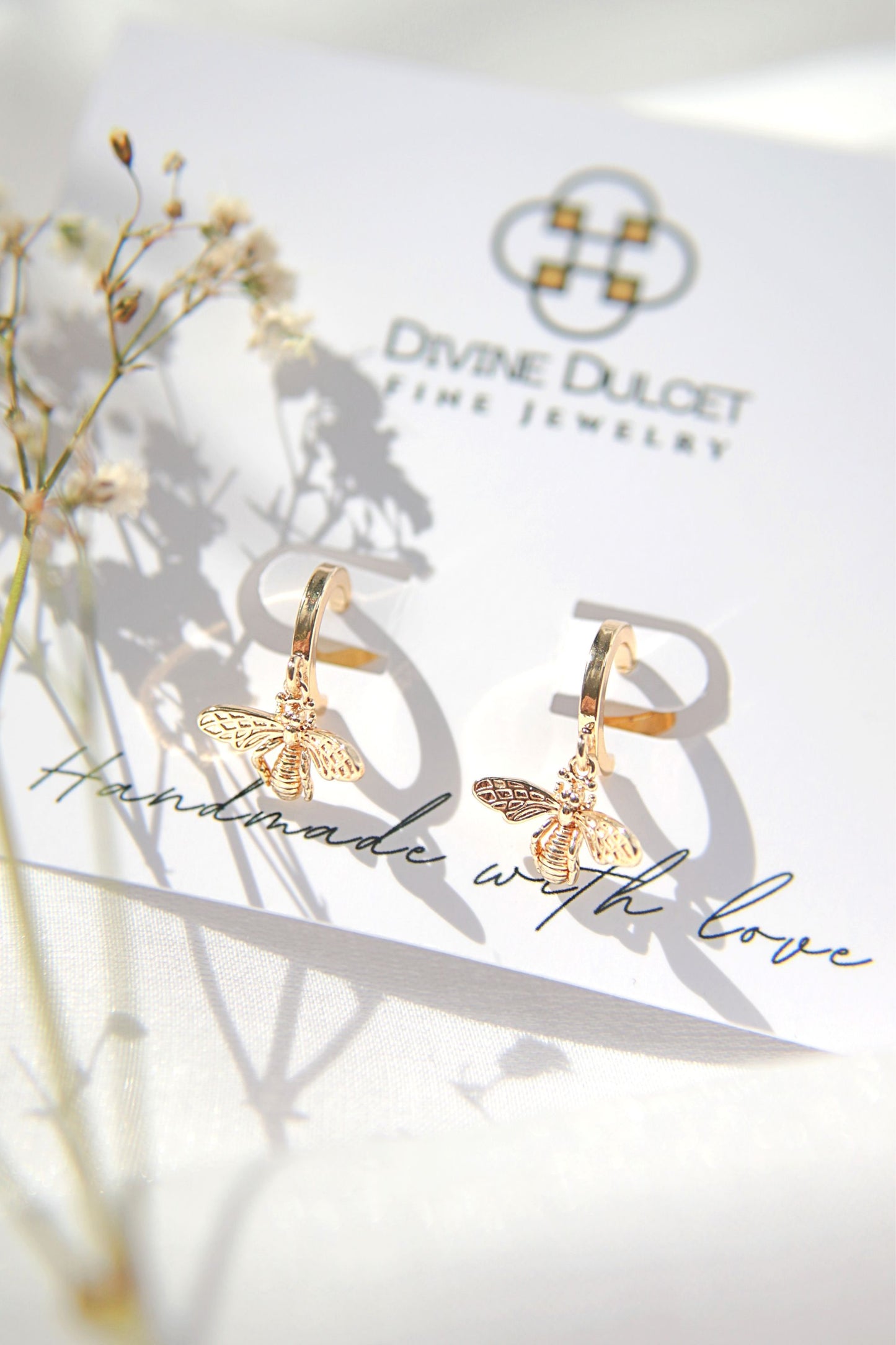 Charming Gold Bee Hoop Earrings 24 Karats - Elegance with Lasting Shine