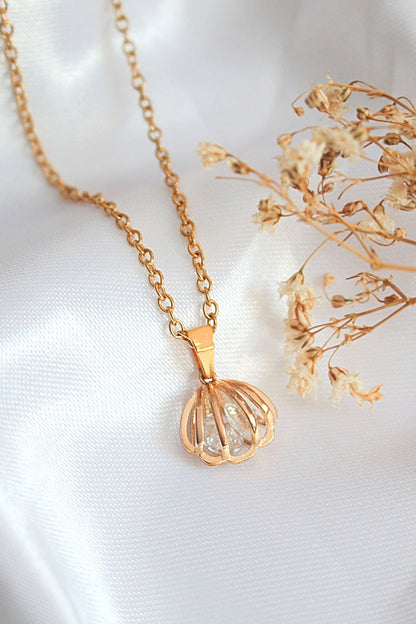 Dazzling Seashell Pendant Necklace - Ocean Glow, Timeless Sparkle
